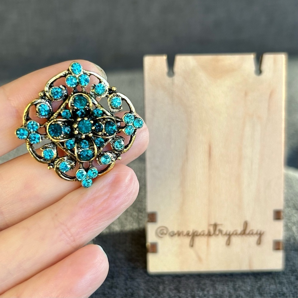 Austrian Crystal Rhinestone Fashion Brooch Pin, Blue, Aqua, Gold (DIAMOND) - Picture 4 of 15